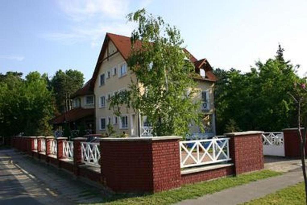 Hotel Francoise Balatonlelle Luaran gambar