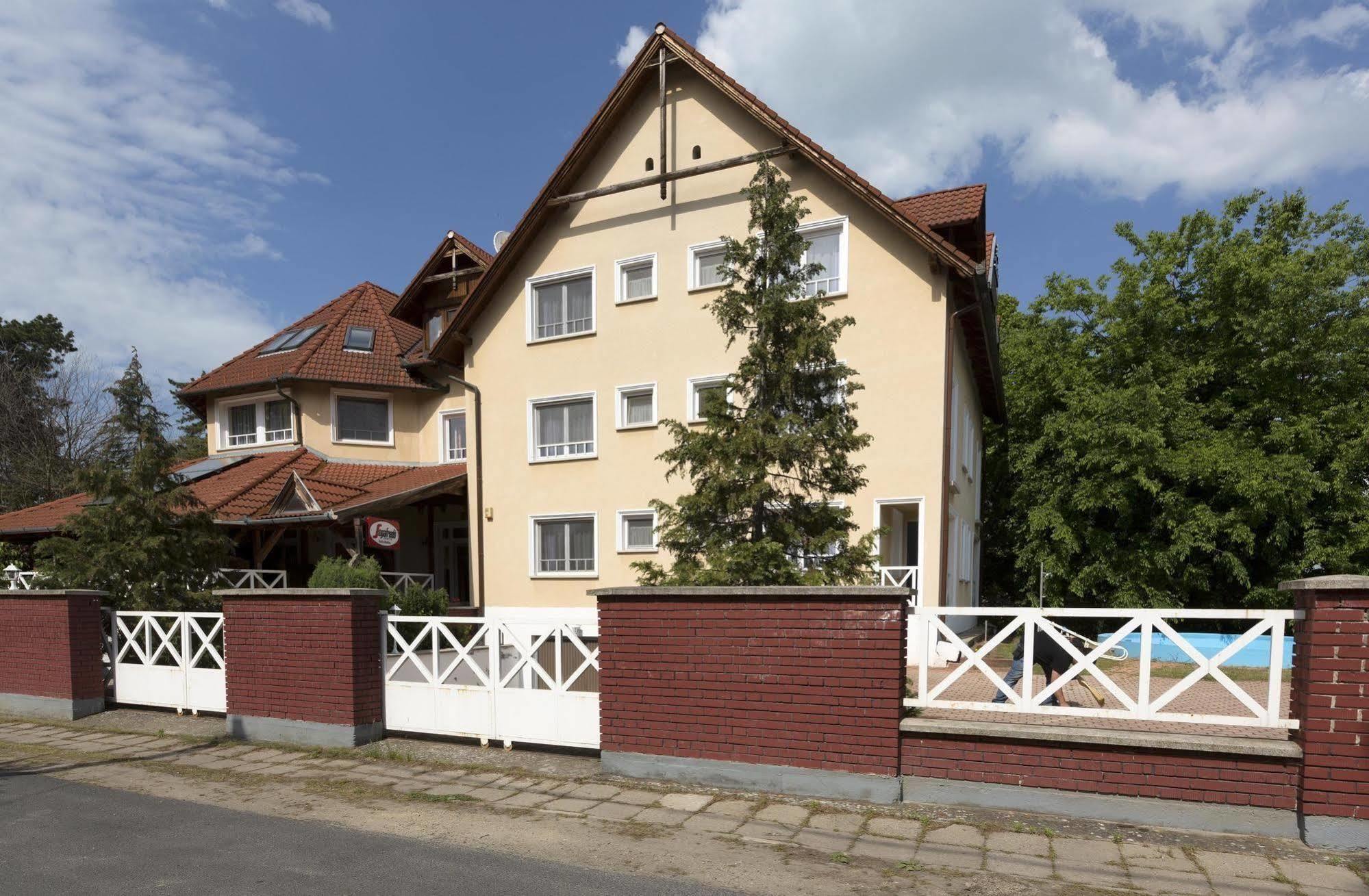 Hotel Francoise Balatonlelle Luaran gambar