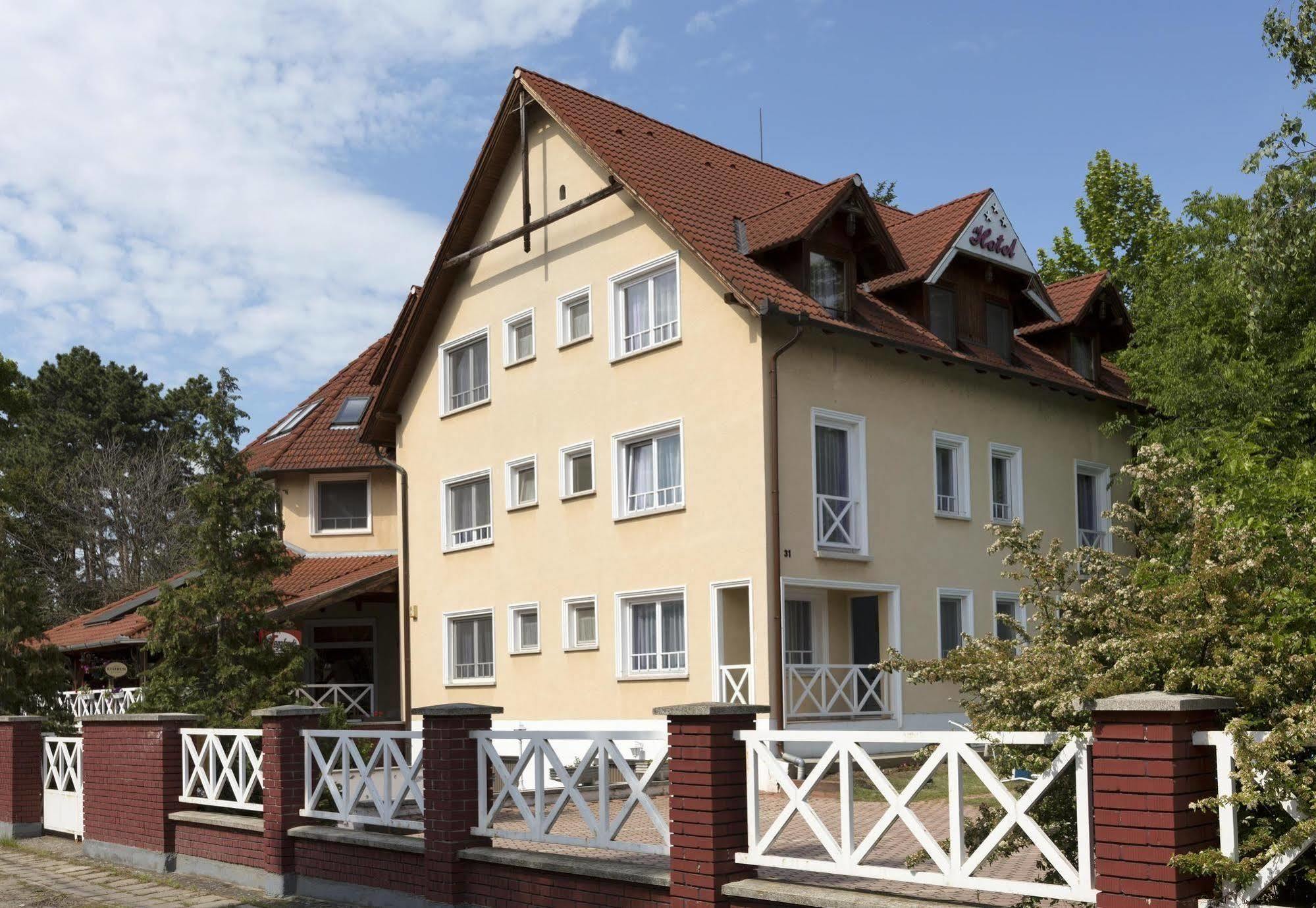 Hotel Francoise Balatonlelle Luaran gambar