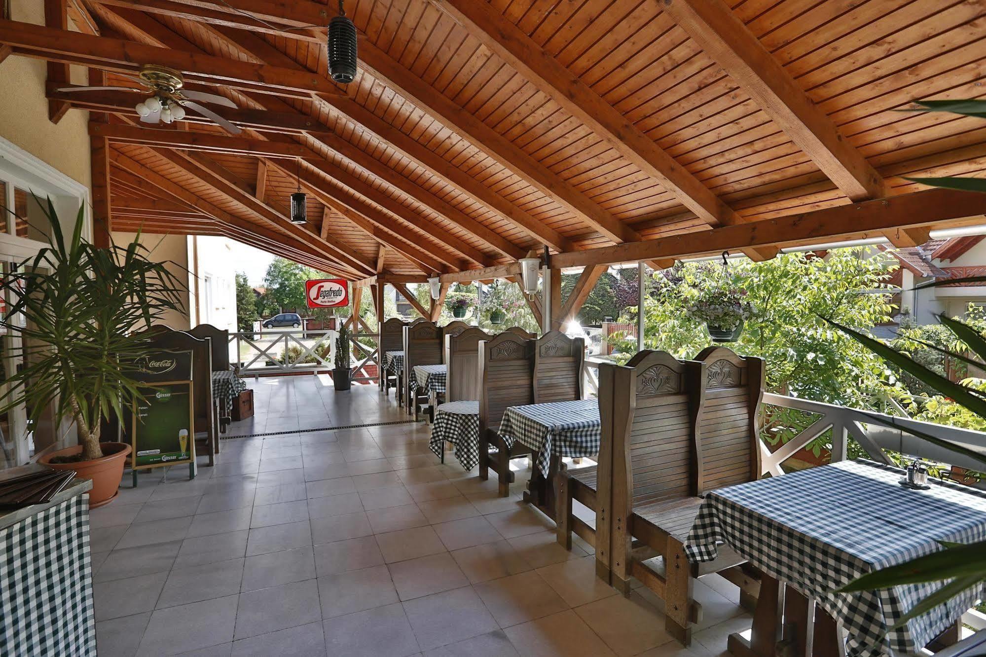 Hotel Francoise Balatonlelle Luaran gambar