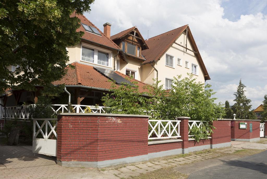 Hotel Francoise Balatonlelle Luaran gambar